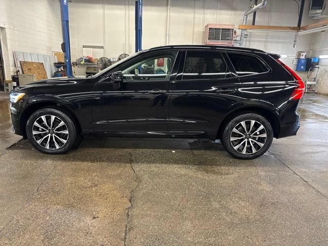 Used 2025 Volvo XC60 B5 Plus w/ Climate Package AWD/4WD image 3