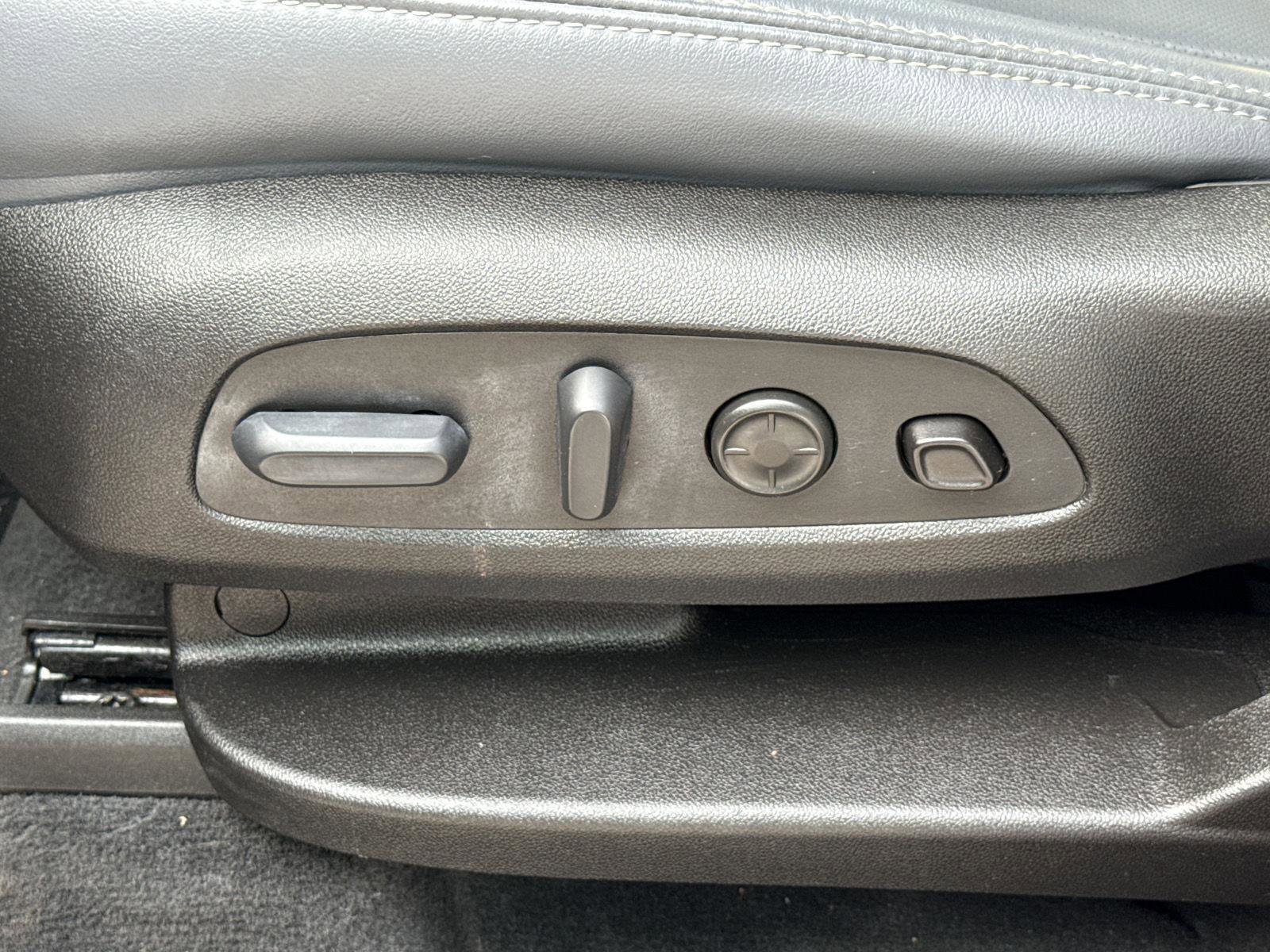 Used 2022 Buick Enclave Premium w/ Experience Buick Package image 15