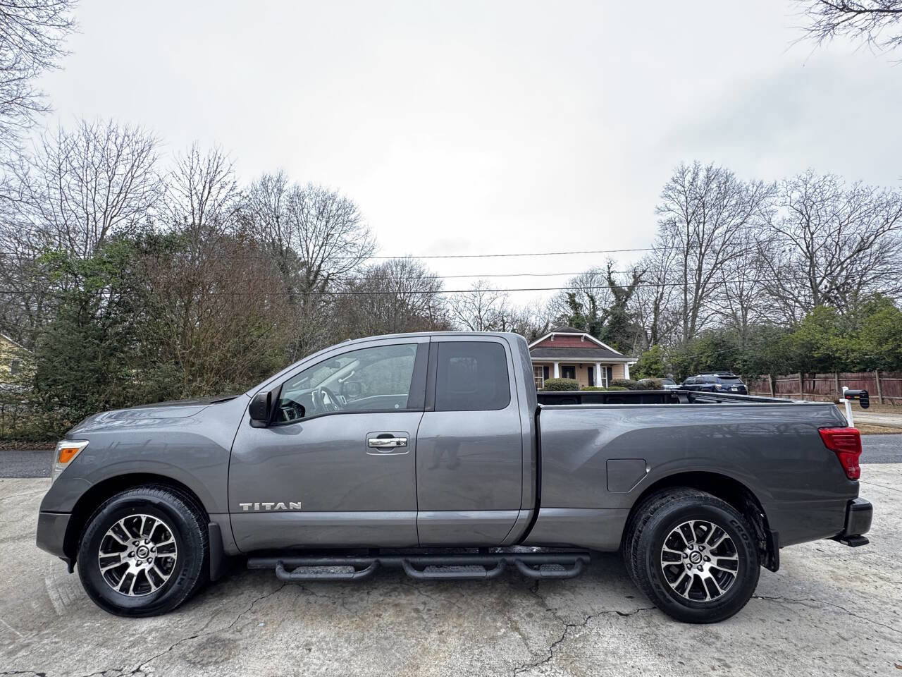 Used 2021 Nissan Titan SV w/ Accessory Utility Package image 5