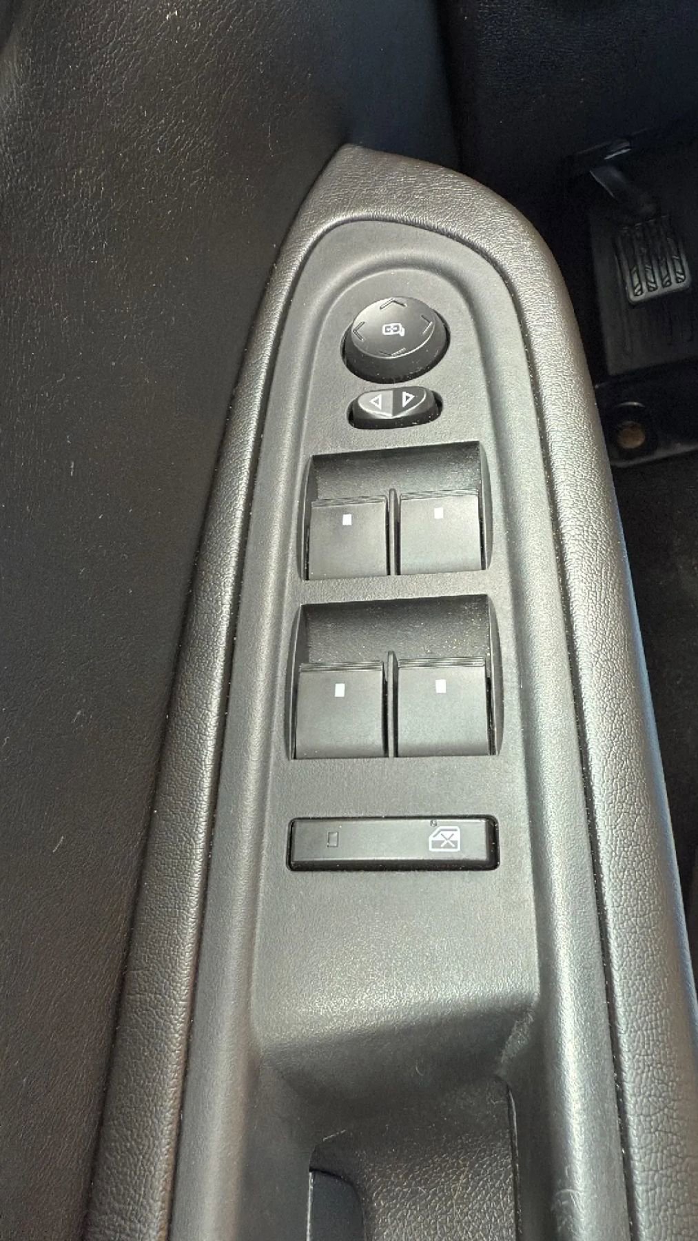 Used 2017 Chevrolet Traverse LT w/ Style and Technology Package image 21