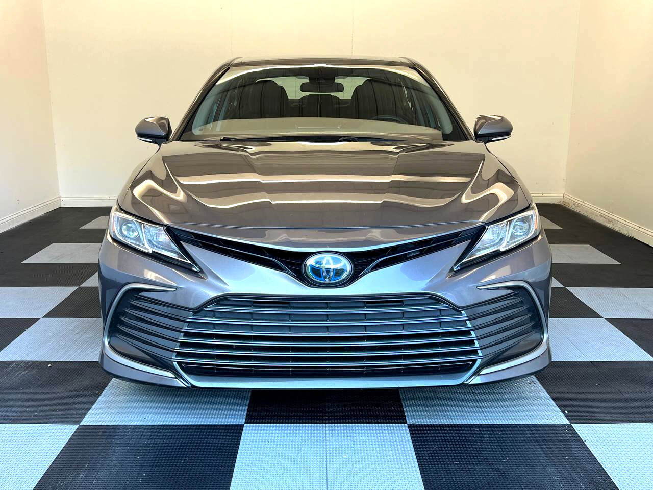 Used 2023 Toyota Camry LE image 2