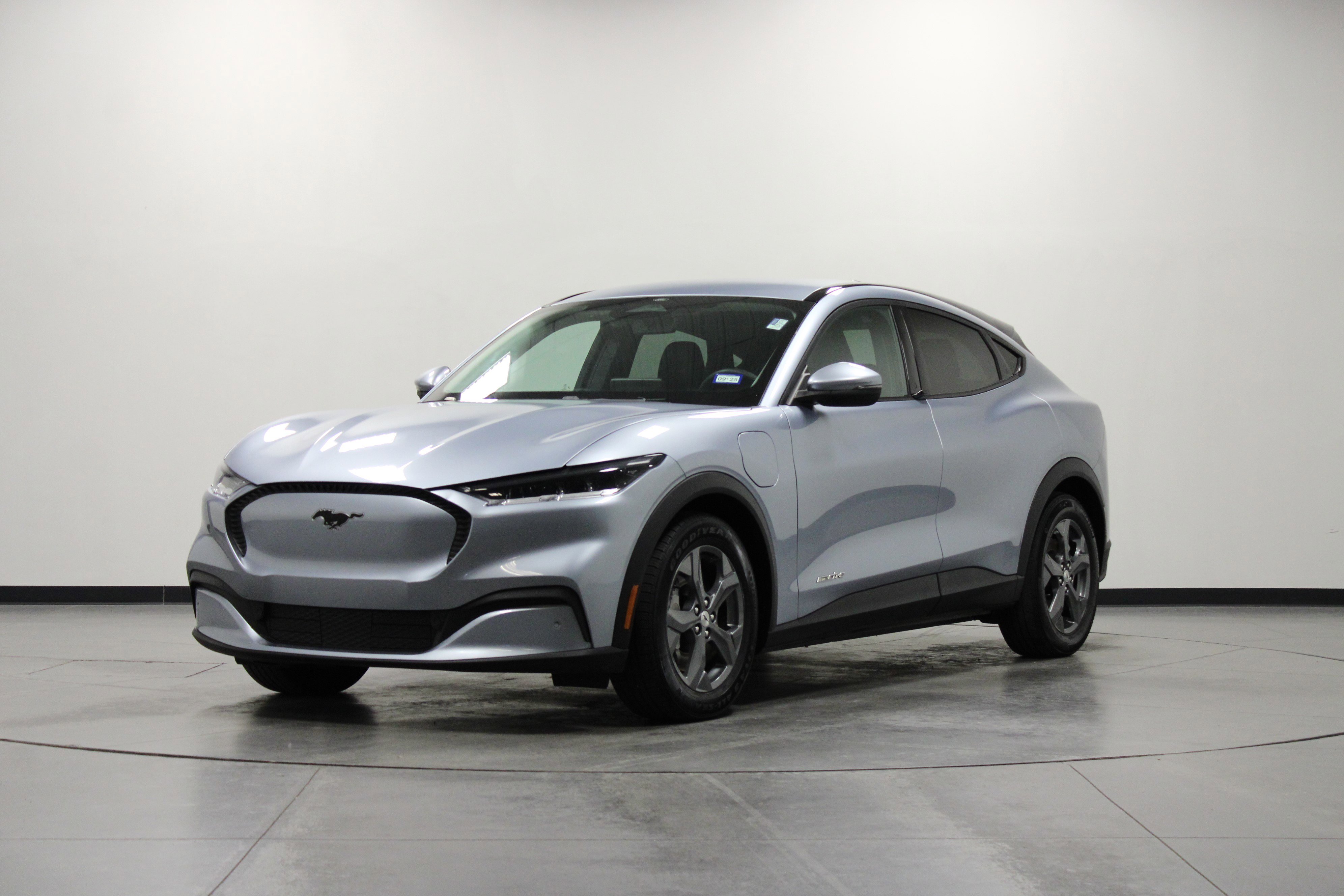 Used 2022 Ford Mustang Mach-E Select image 8