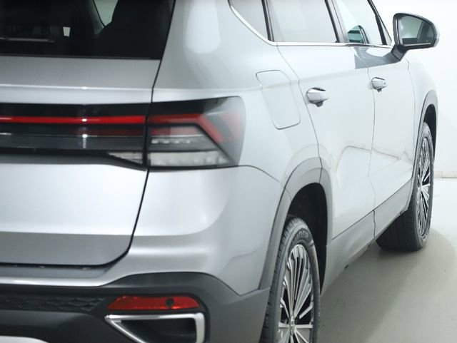 Used 2025 Volkswagen Taos SE FWD image 45