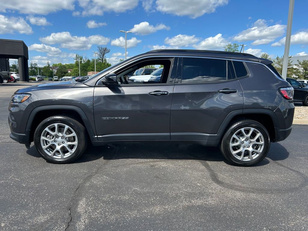 Used 2023 Jeep Compass Latitude AWD/4WD image 4