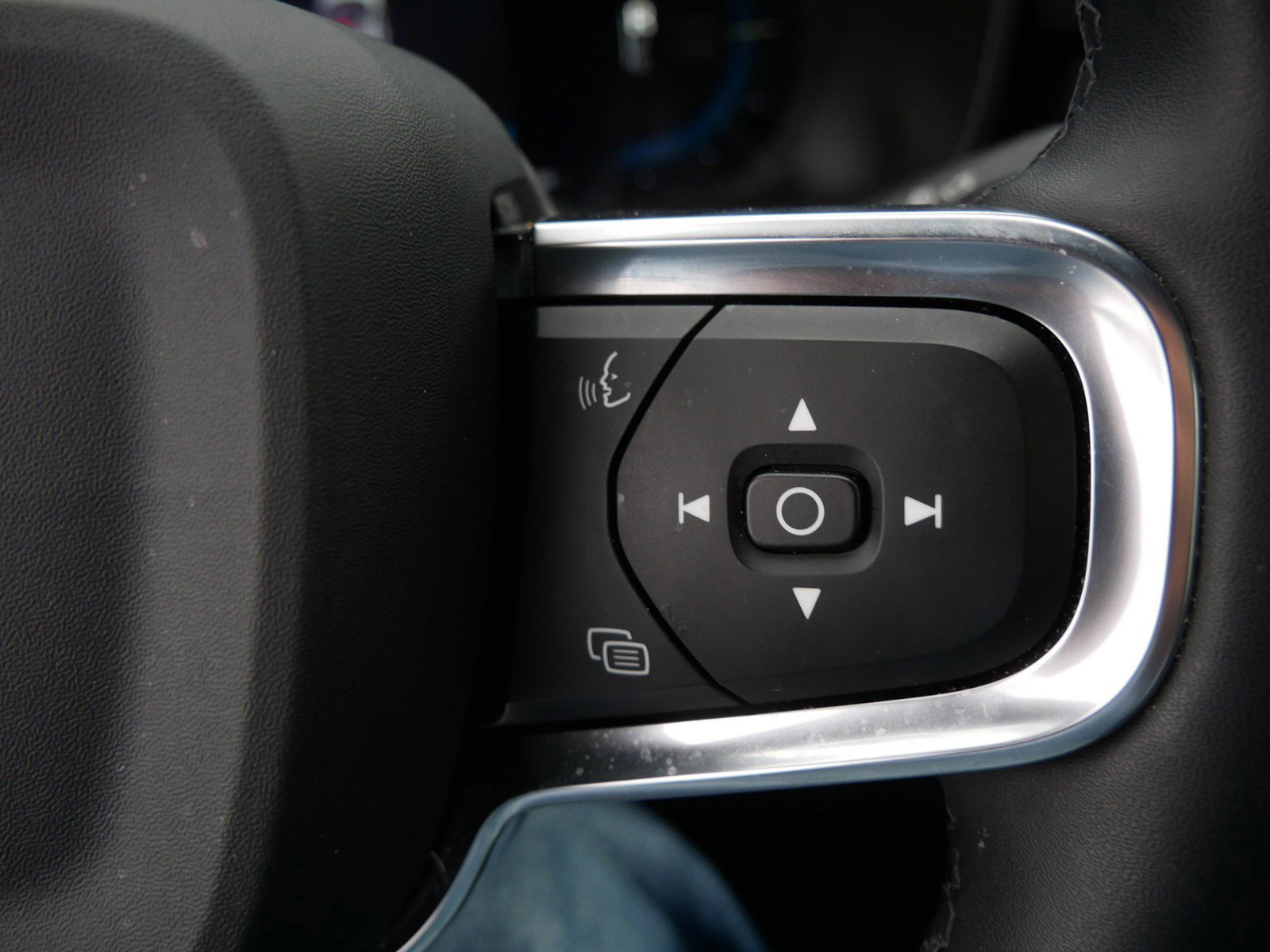 Used 2022 Volvo C40 P8 Recharge Ultimate image 25