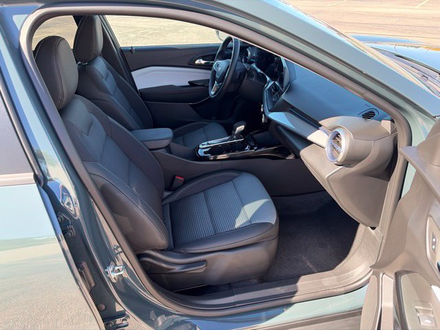 Used 2026 Chevrolet Trax LT w/ LT Convenience Package FWD image 14