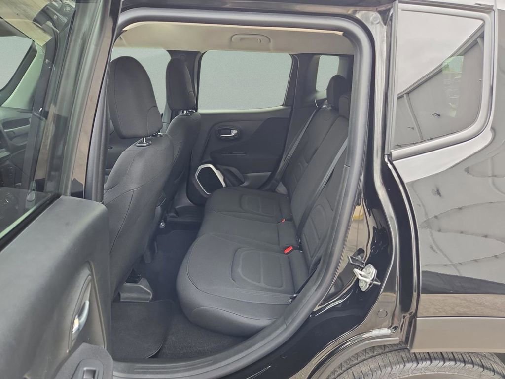 Used 2018 Jeep Renegade Latitude image 16