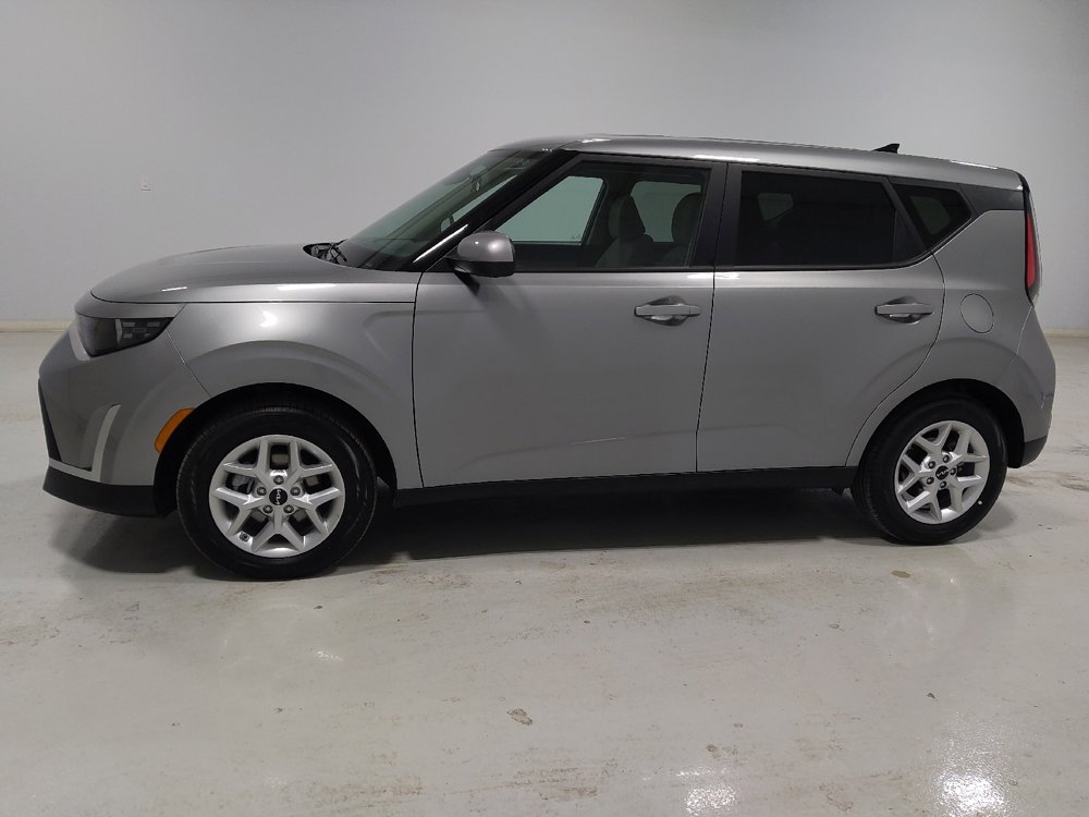 Used 2025 Kia Soul S image 2