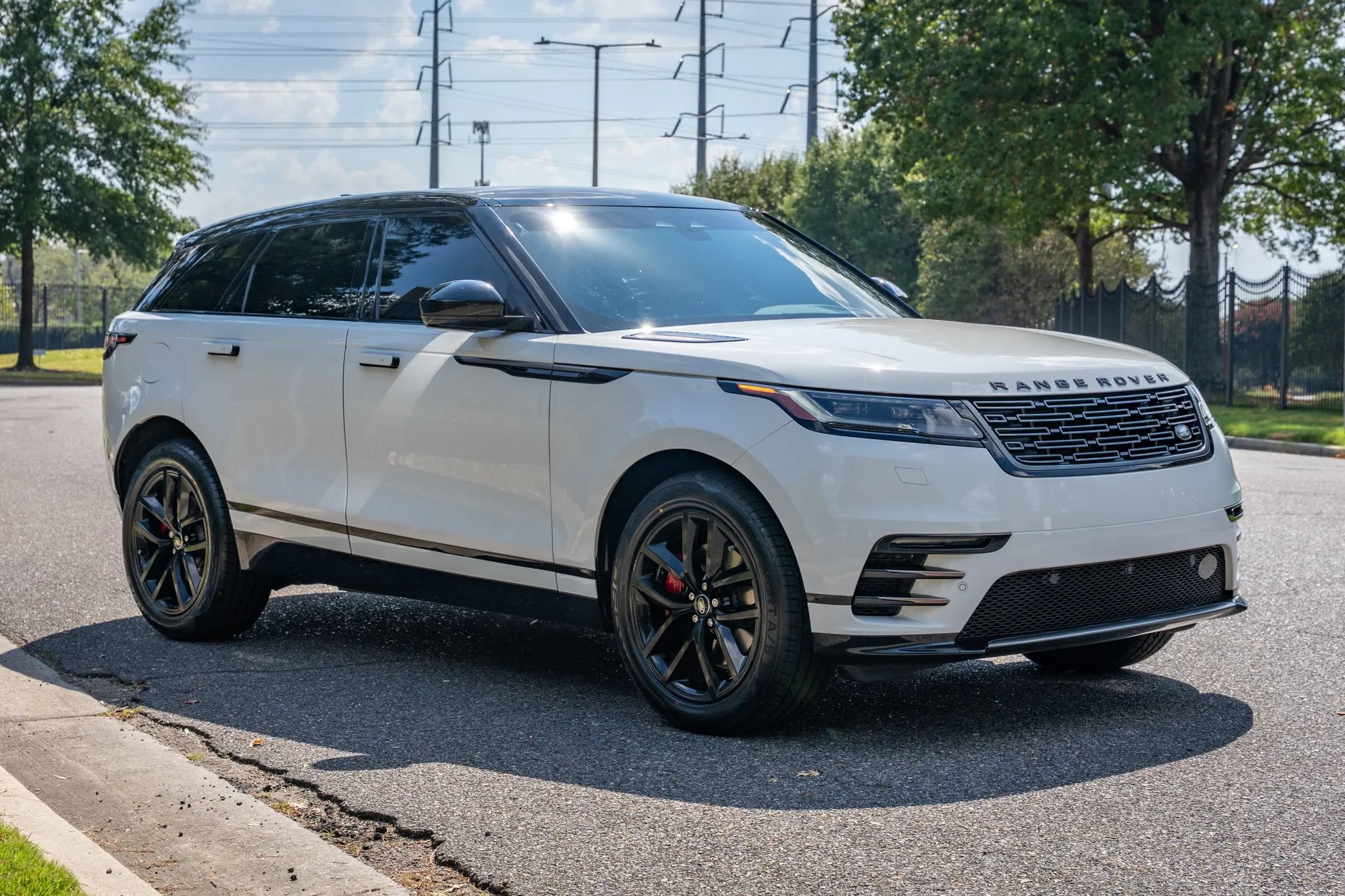 Used 2024 Land Rover Range Rover Velar Dynamic SE AWD/4WD image 4