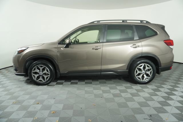 Used 2023 Subaru Forester Premium image 4