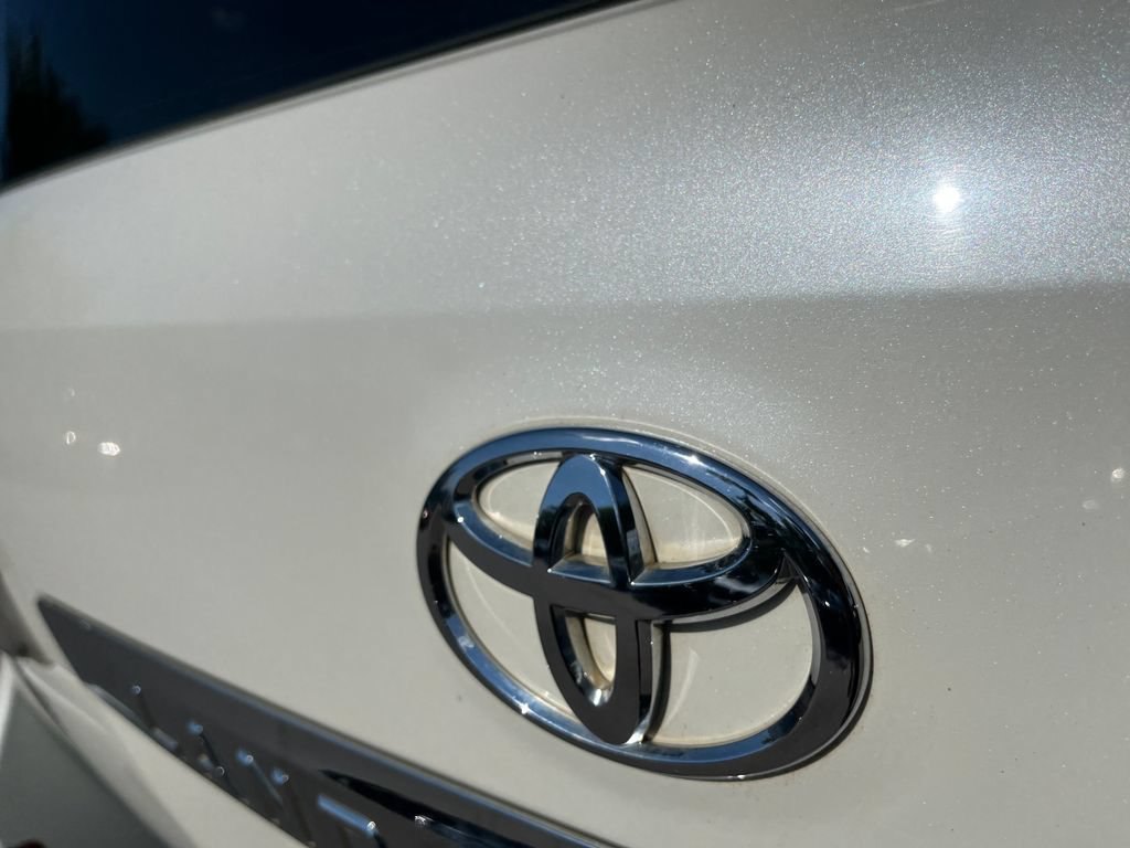 Used 2015 Toyota Land Cruiser AWD/4WD image 40