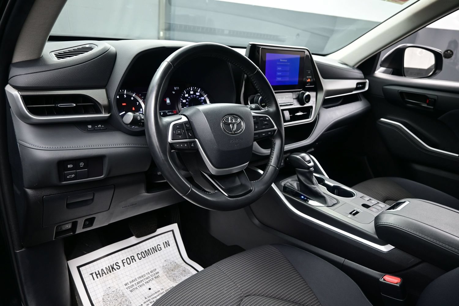 Used 2024 Toyota Highlander LE FWD image 13