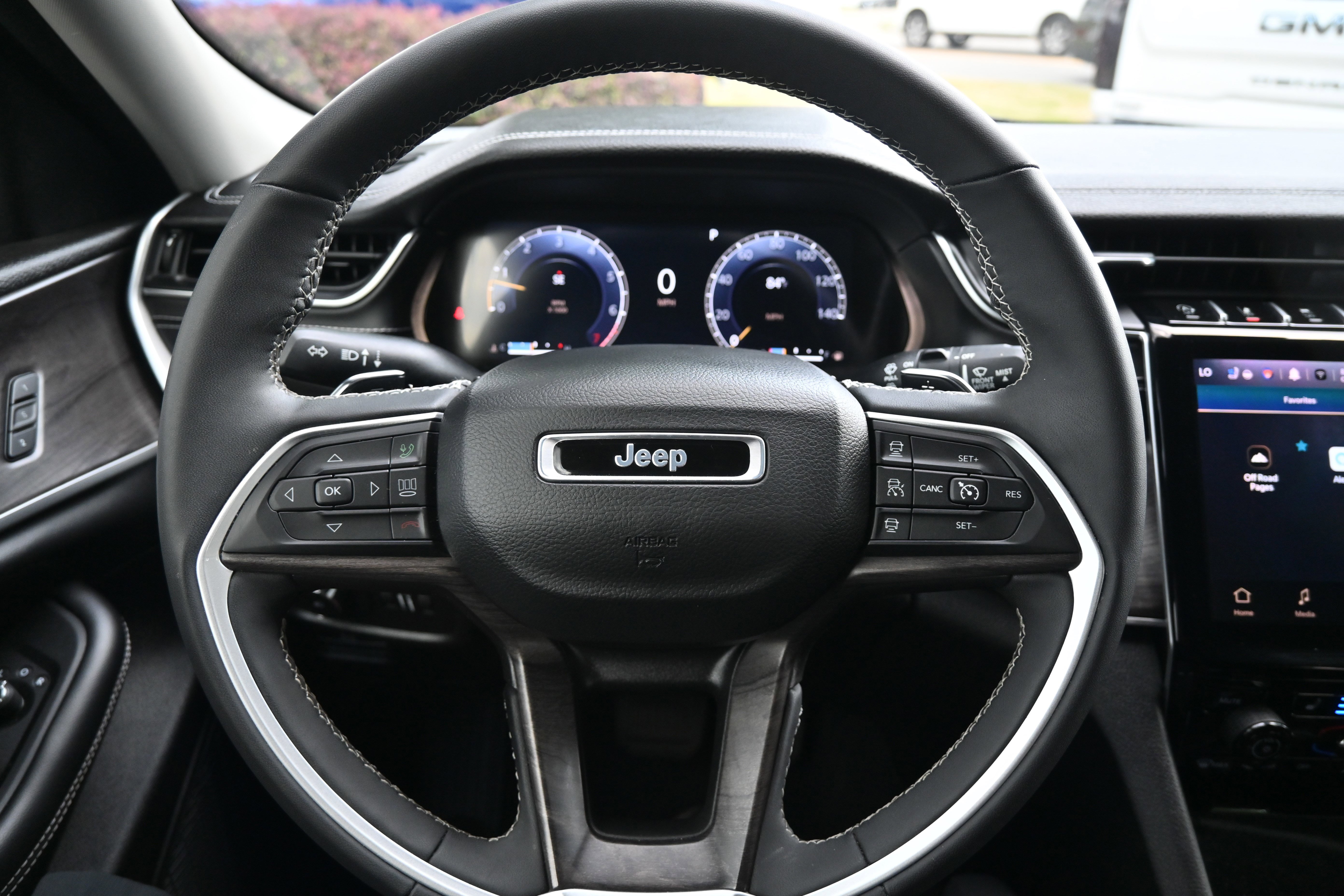 Used 2023 Jeep Grand Cherokee L Limited w/ Luxury Tech Group II AWD/4WD image 17