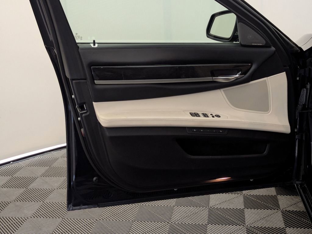 Used 2015 BMW 750Li RWD image 55