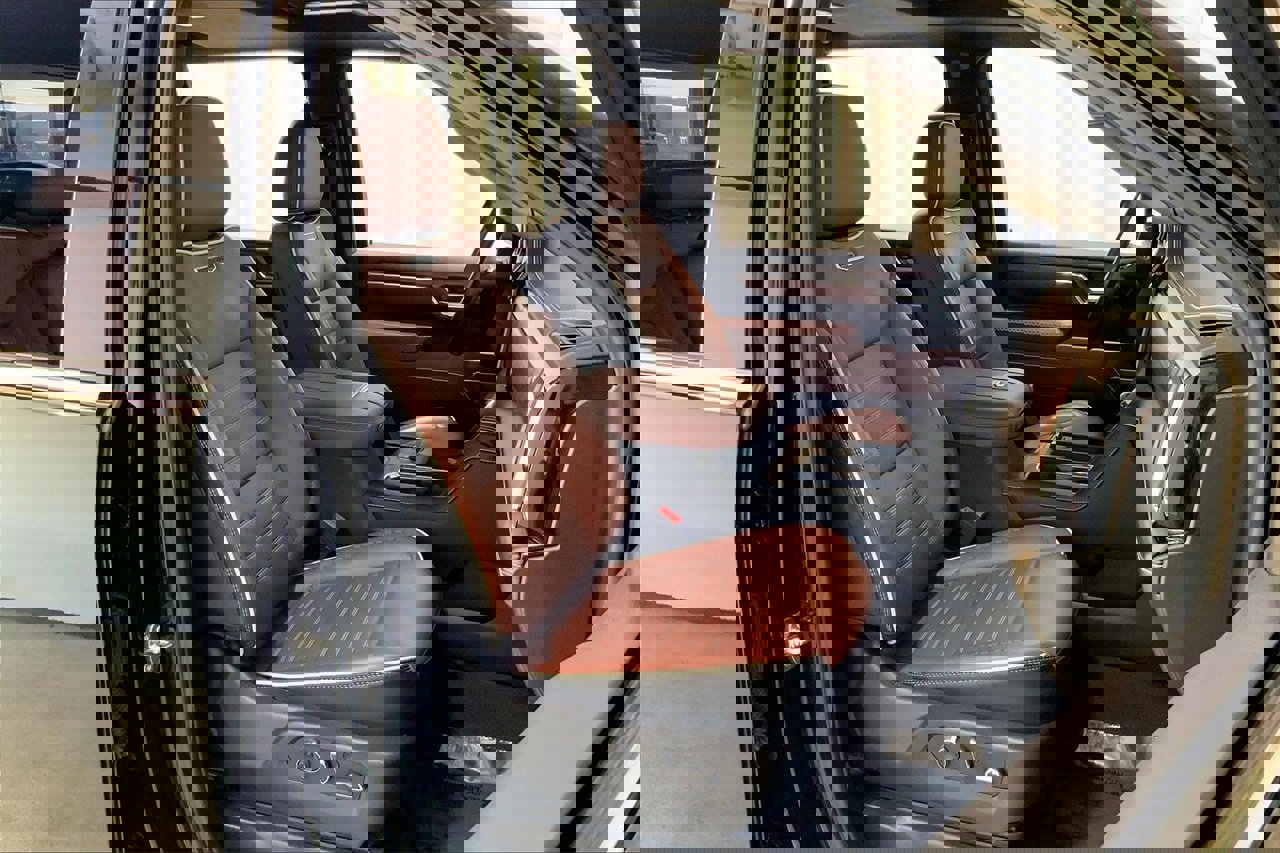 Used 2024 GMC Sierra 3500 Denali Ultimate image 6