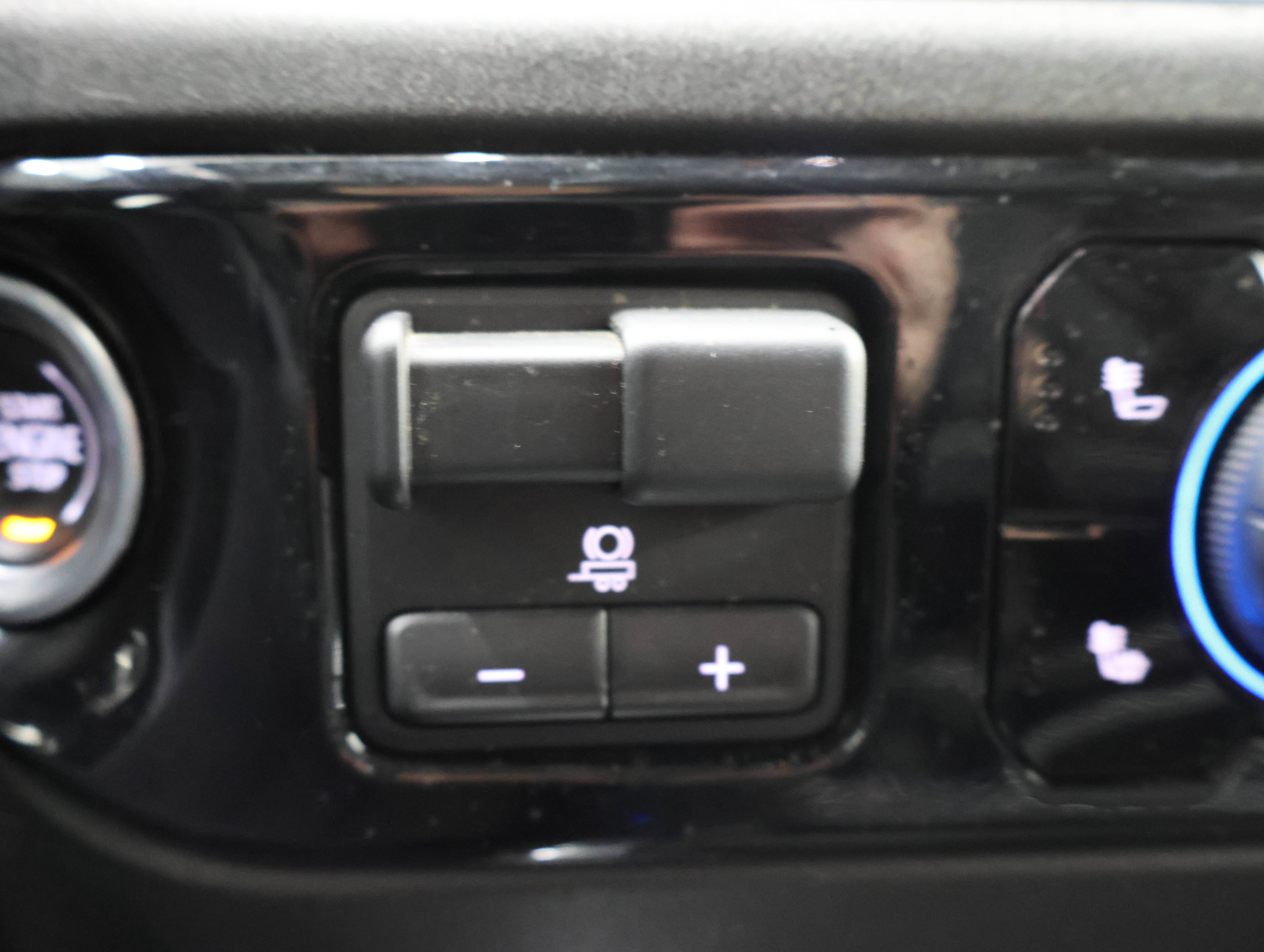 Used 2024 Chevrolet Silverado 2500 LT AWD/4WD image 43
