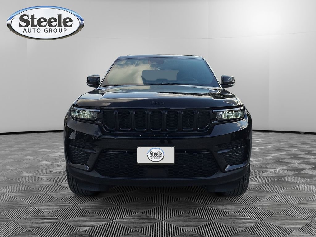 New 2025 Jeep Grand Cherokee Altitude image 8