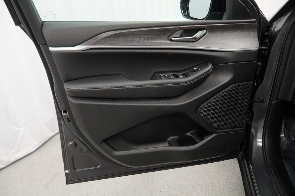 New 2026 Jeep Grand Cherokee Altitude image 26