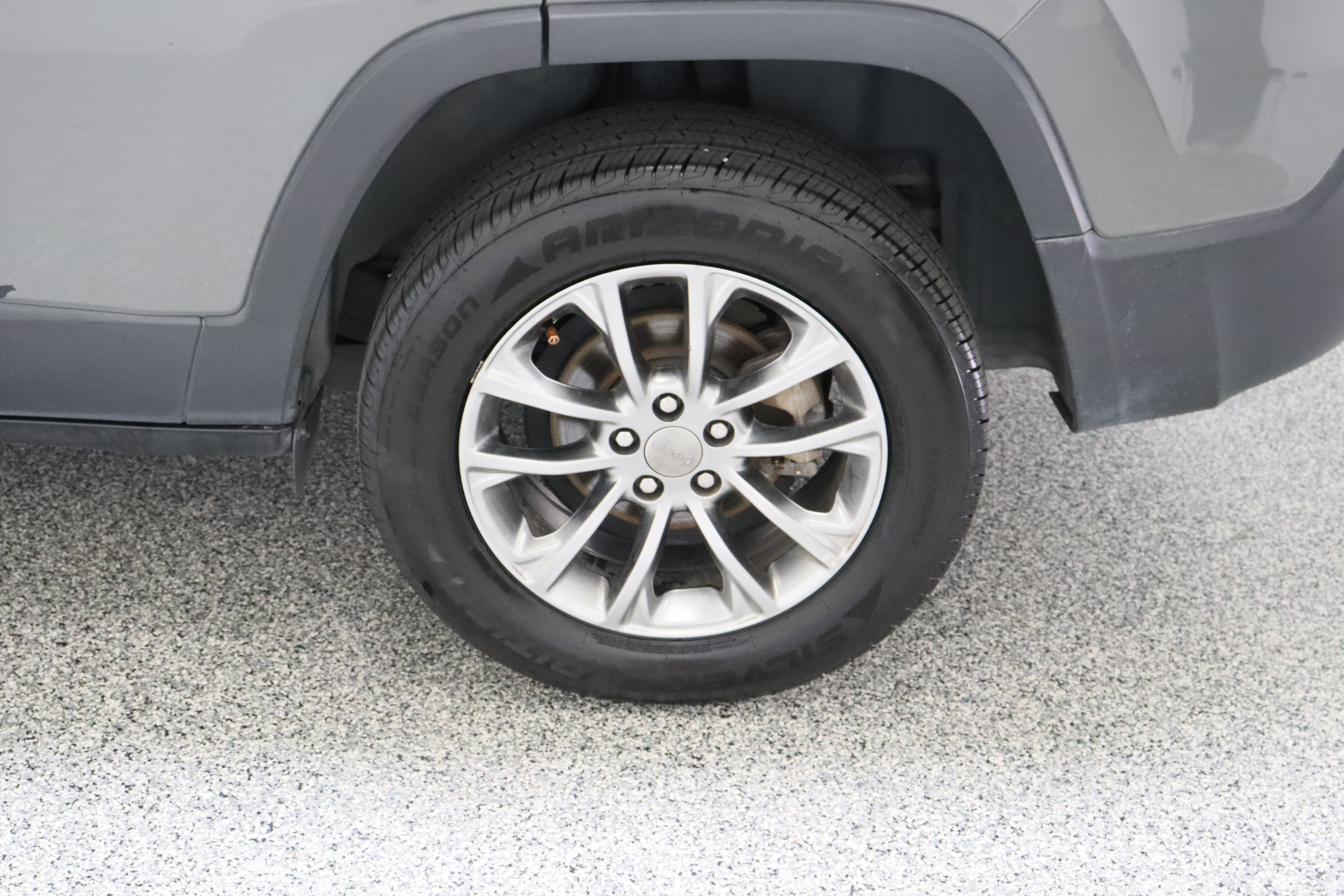 Used 2020 Jeep Cherokee Latitude Plus FWD image 10