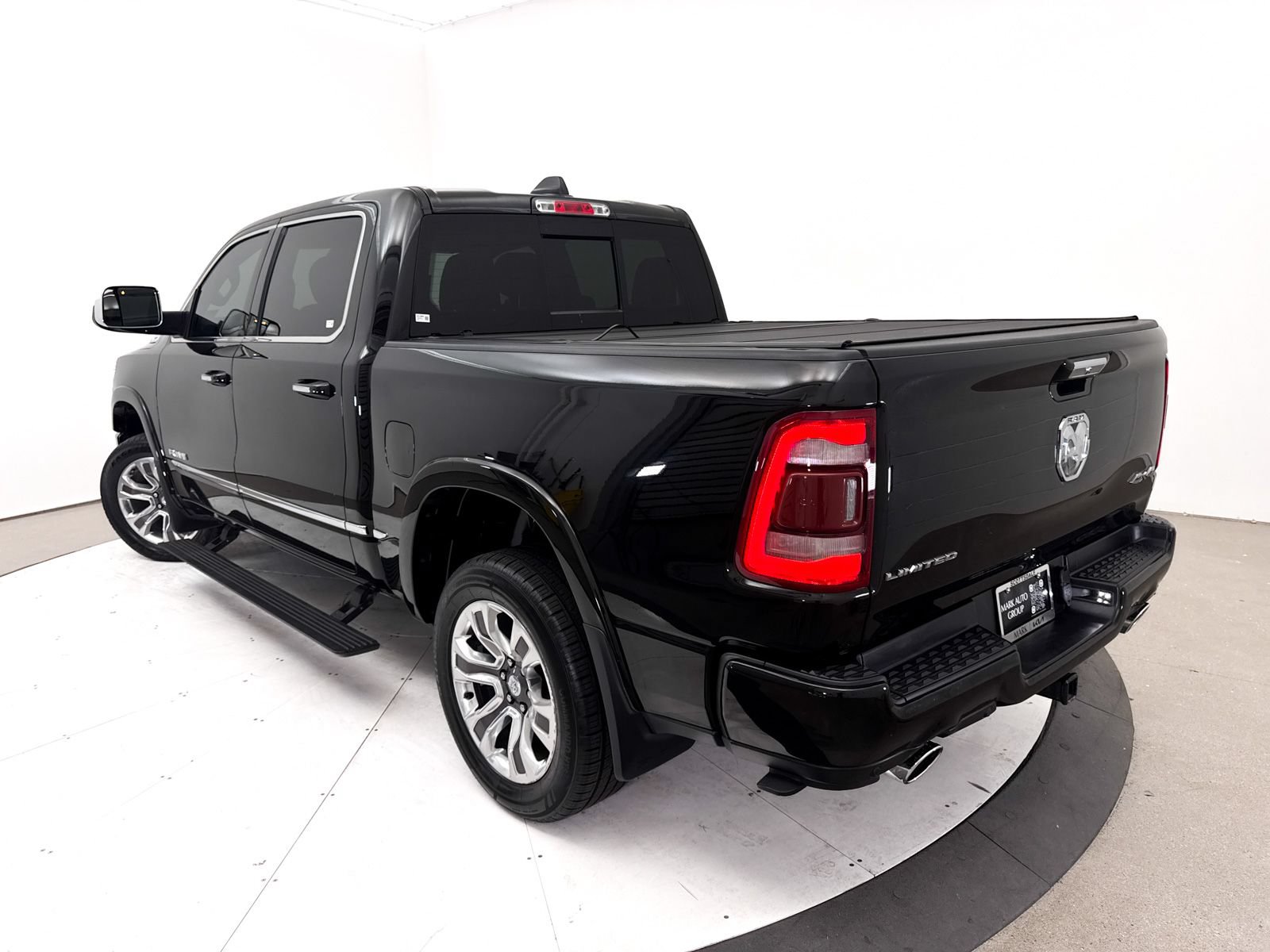 Used 2022 RAM 1500 Limited w/ Body Color Bumper Group AWD/4WD image 2