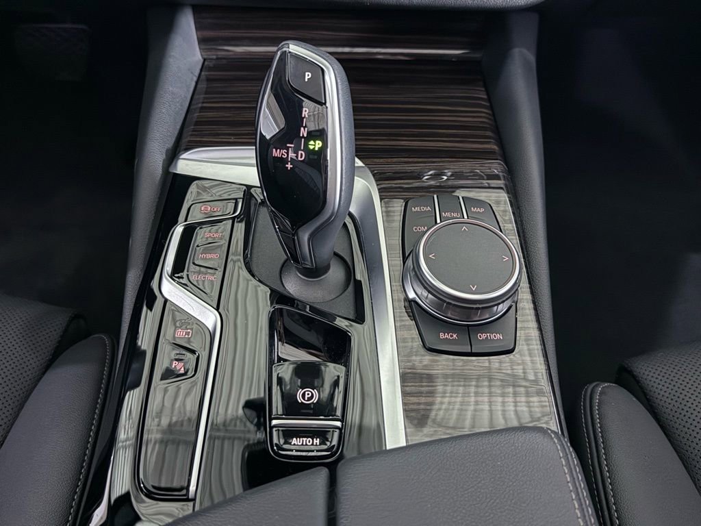 Used 2023 BMW 530e xDrive w/ Premium Package image 36