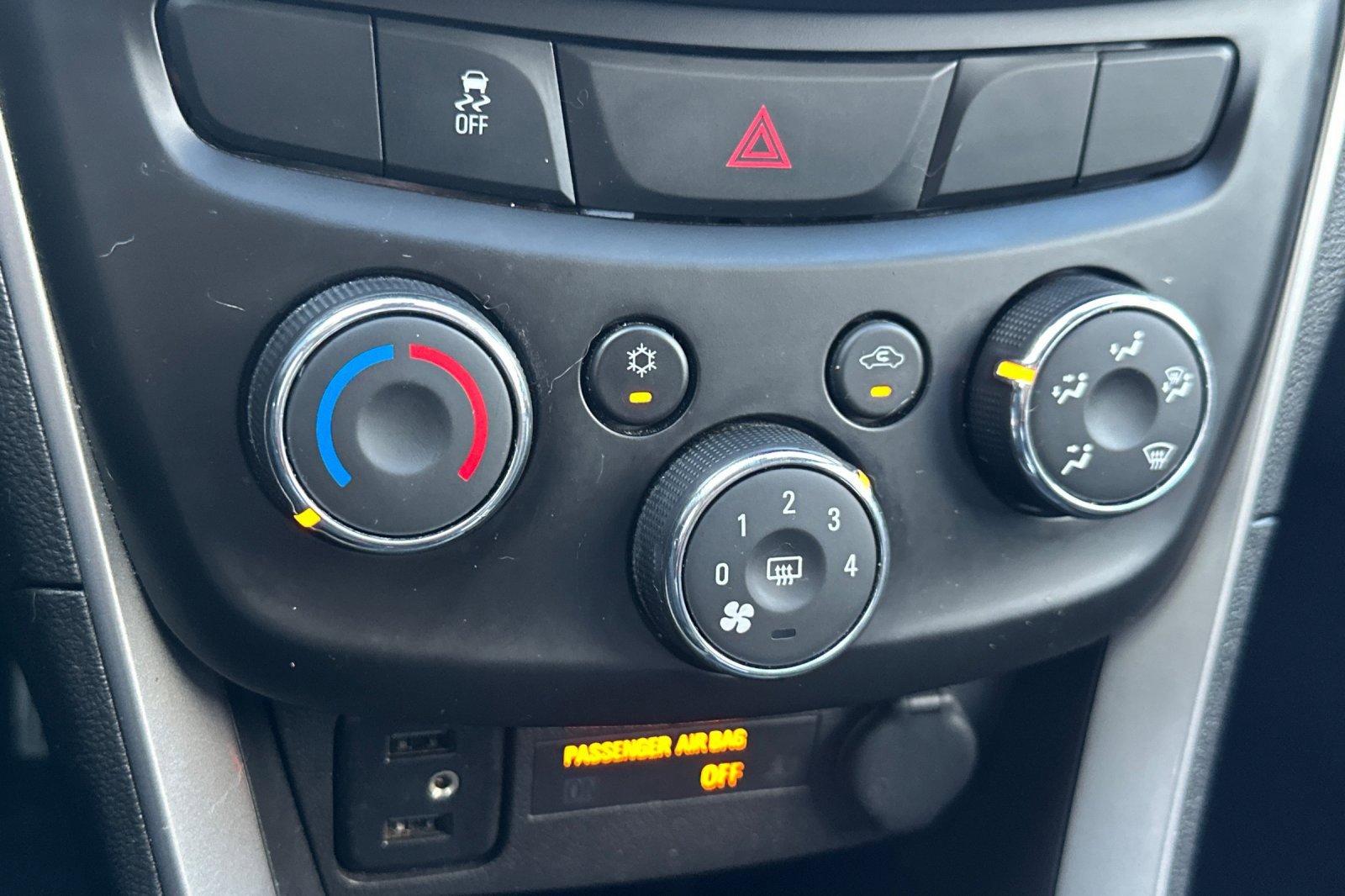 Used 2022 Chevrolet Trax LT w/ LT Convenience Package image 28