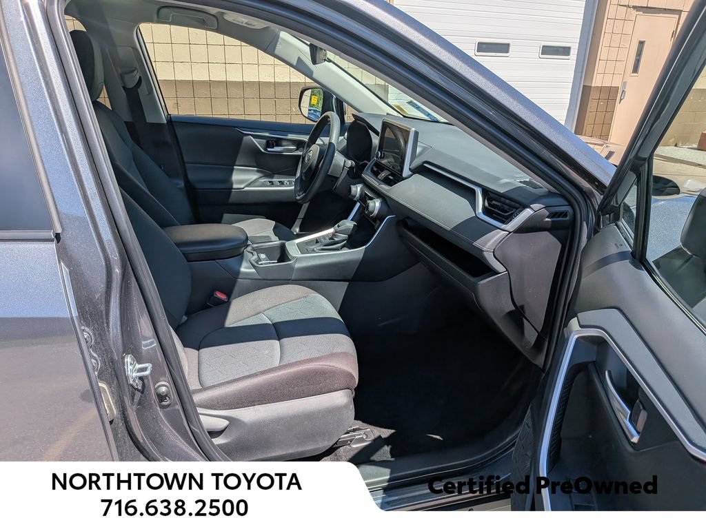 Used 2025 Toyota RAV4 XLE AWD/4WD image 34