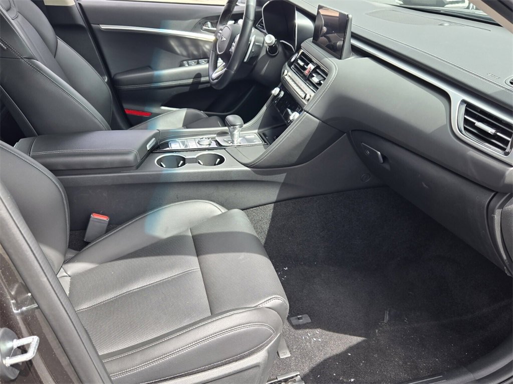Certified 2025 Genesis G70 2.5T image 15