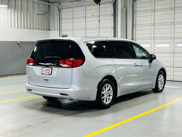 Used 2023 Chrysler Voyager LX image 19