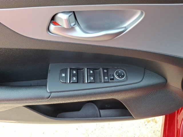 Used 2023 Kia Forte LXS image 8