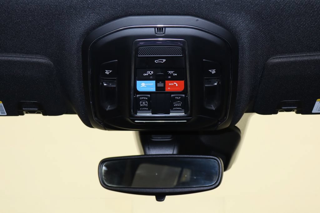 Used 2024 Jeep Grand Cherokee Altitude AWD/4WD image 25