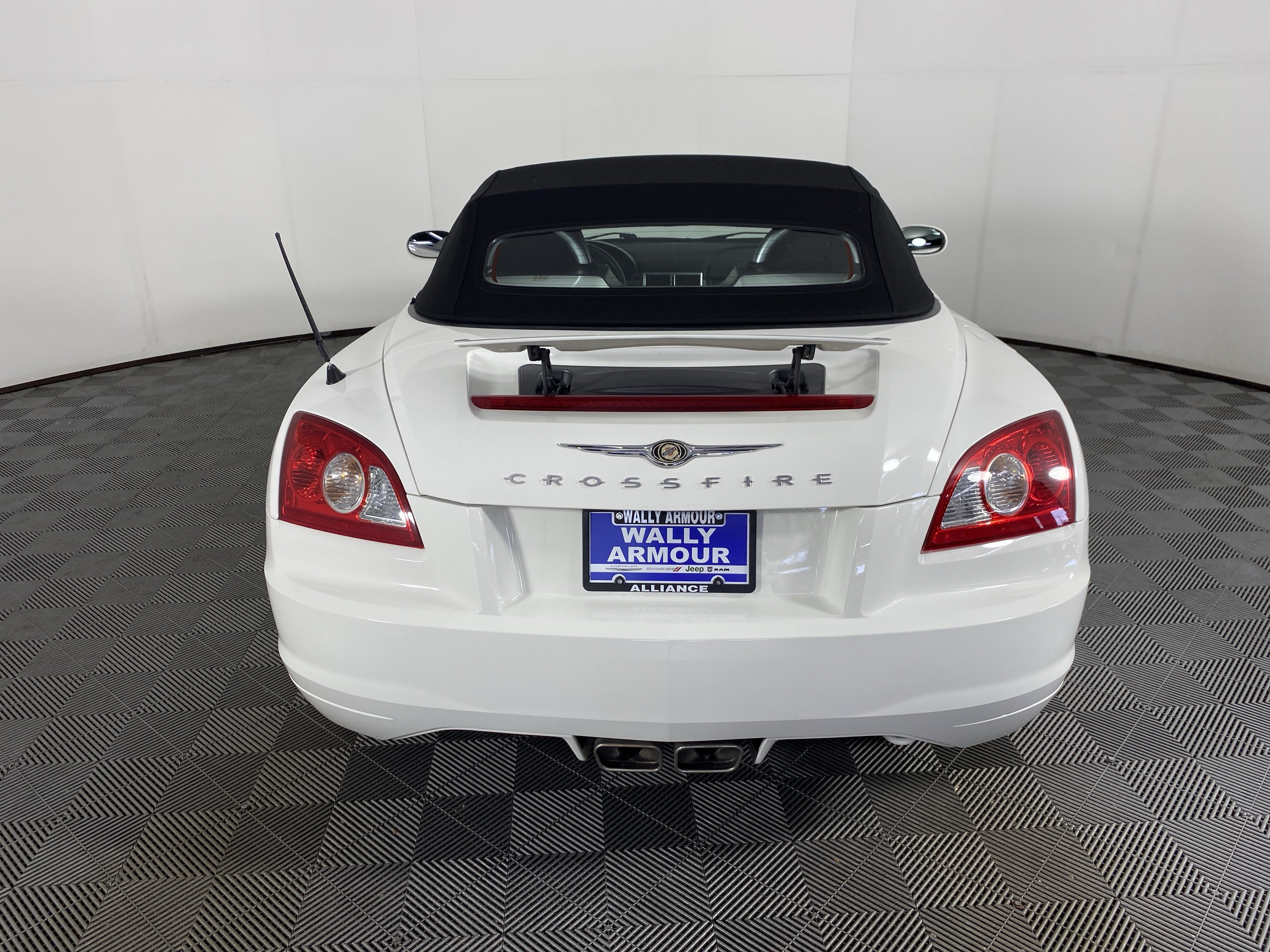 Used 2005 Chrysler Crossfire Limited RWD image 6