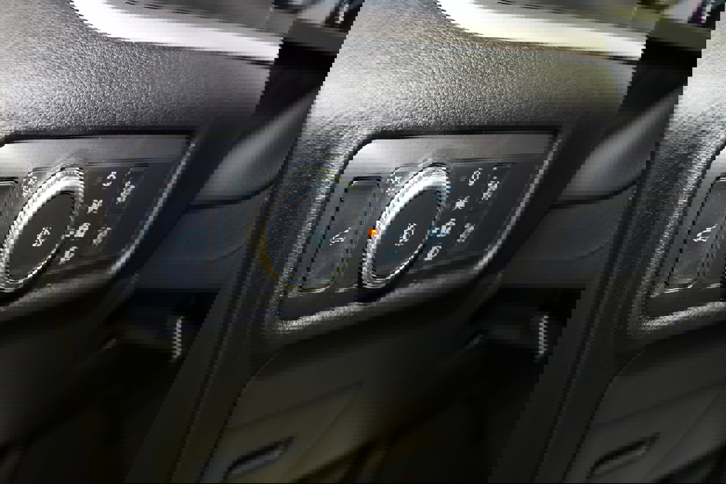 Used 2022 Ford Explorer XLT w/ Equipment Group 202A image 21