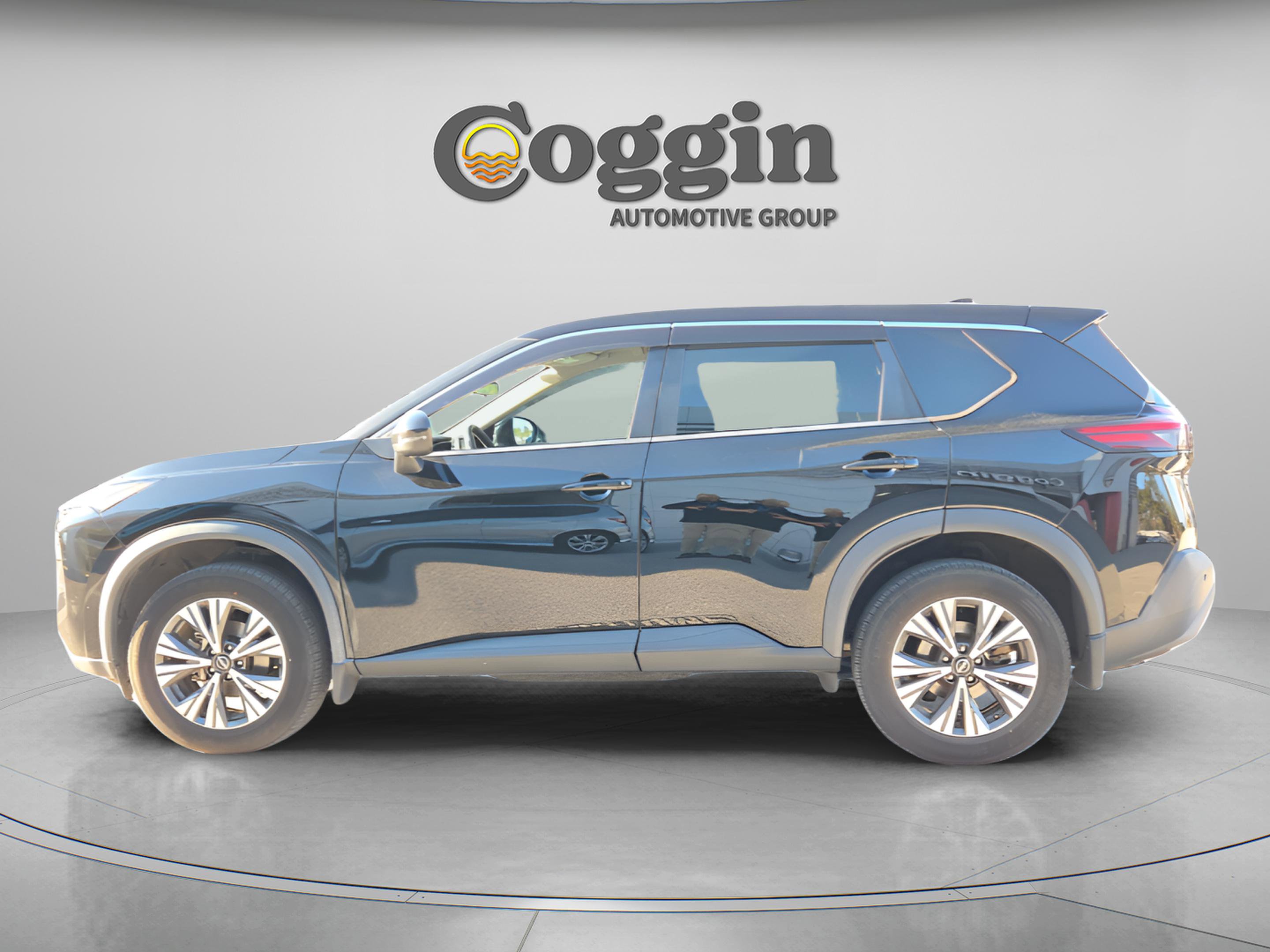 Used 2022 Nissan Rogue SV image 3