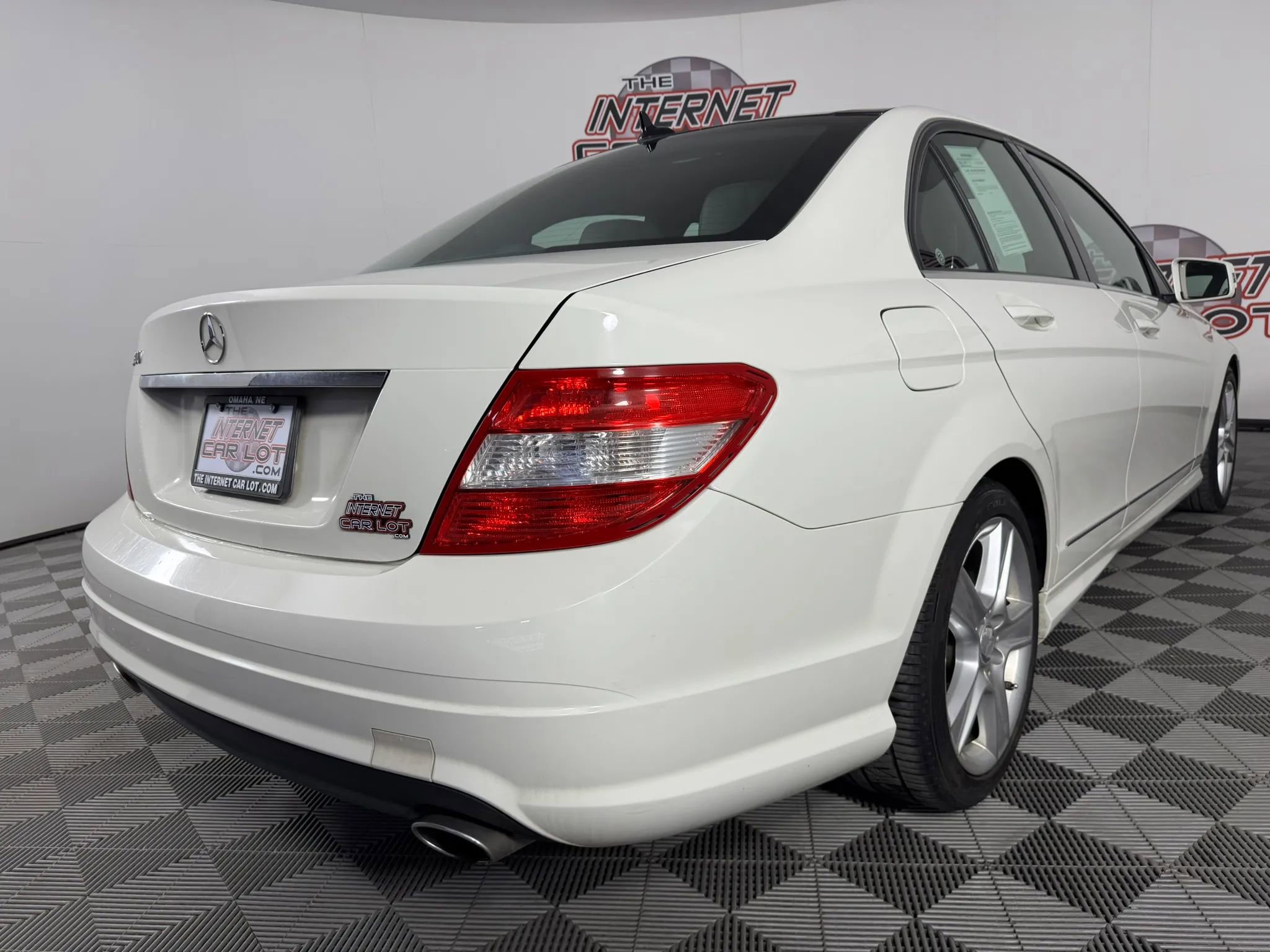 Used 2010 Mercedes-Benz C 300 Sedan image 27