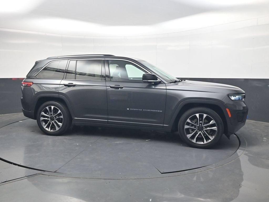 Used 2023 Jeep Grand Cherokee Overland w/ Advanced Protech Group III AWD/4WD image 4