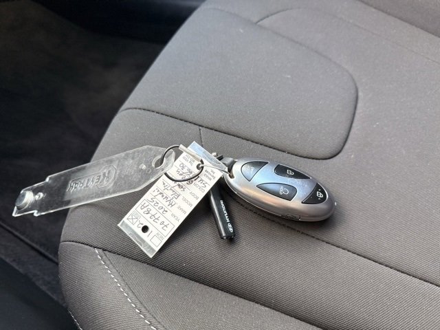 Used 2025 Hyundai Elantra Blue image 28