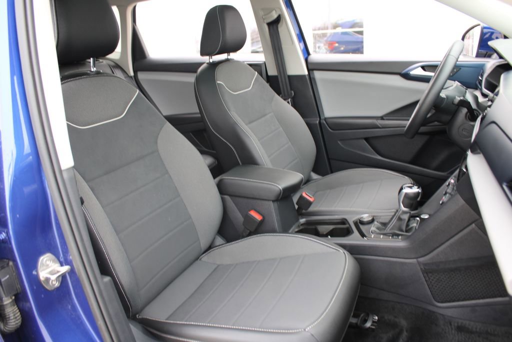 Certified 2023 Volkswagen Taos SE w/ Panoramic Sunroof Package image 26