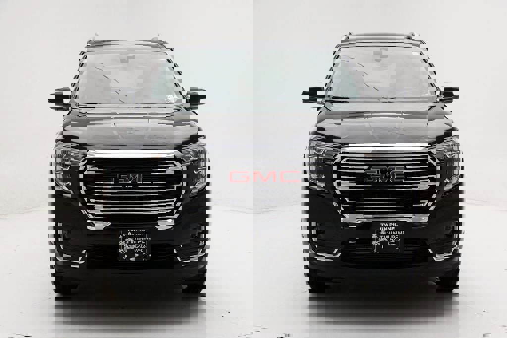 Used 2024 GMC Terrain SLT image 3