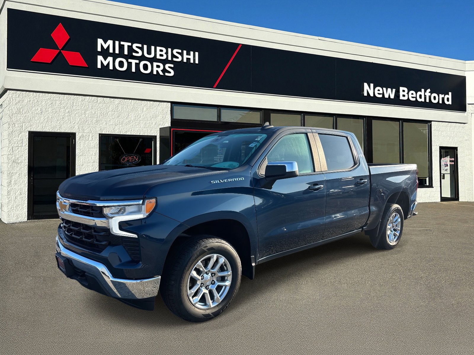 Used 2023 Chevrolet Silverado 1500 LT image 1