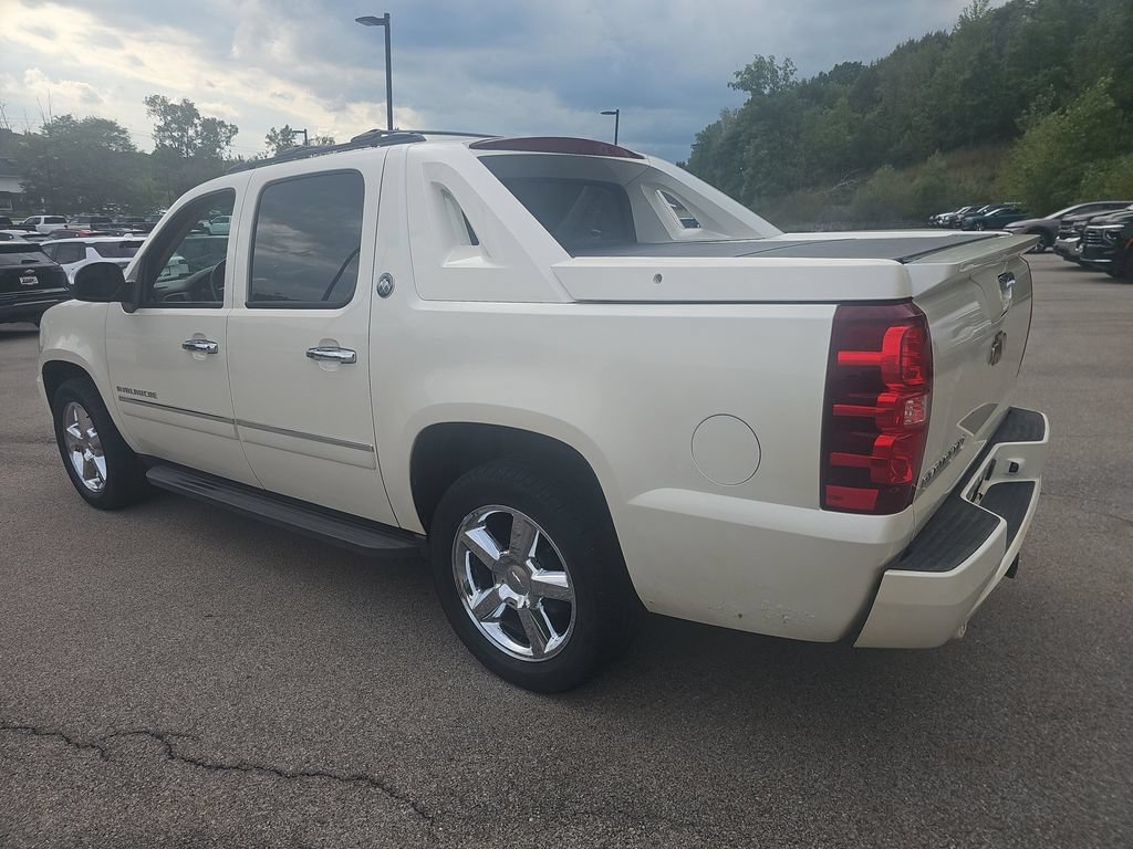 Used 2013 Chevrolet Avalanche LTZ AWD/4WD image 8
