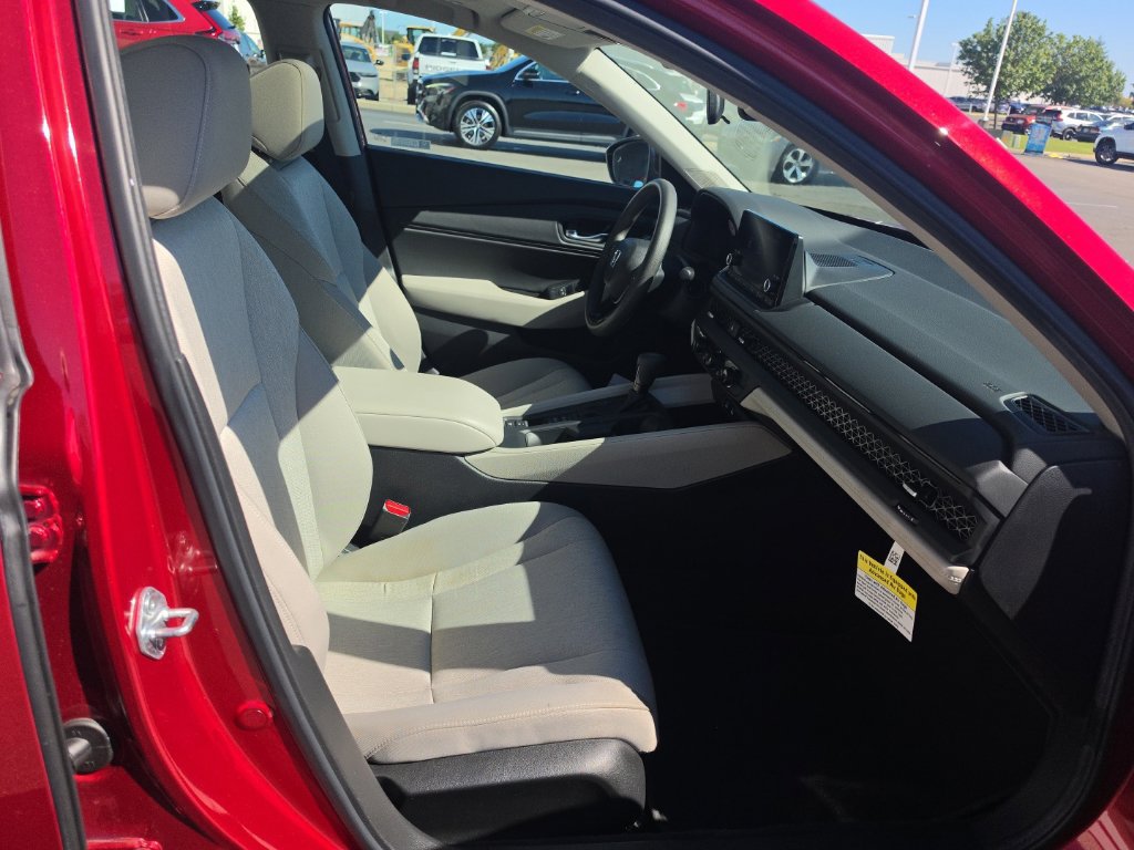 Certified 2025 Honda Accord SE image 31