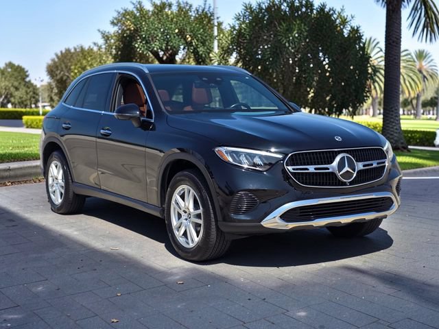 Used 2025 Mercedes-Benz GLC 300 image 4