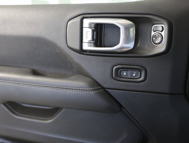 Used 2022 Jeep Wrangler Unlimited Sahara image 27