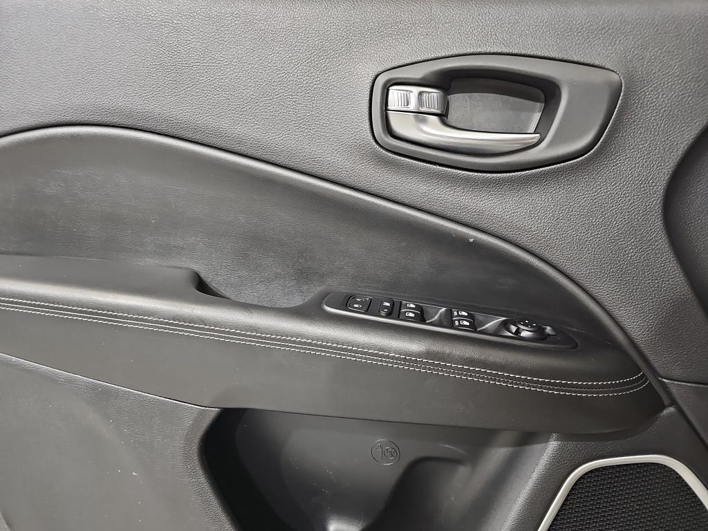 Used 2020 Jeep Compass High Altitude AWD/4WD image 29