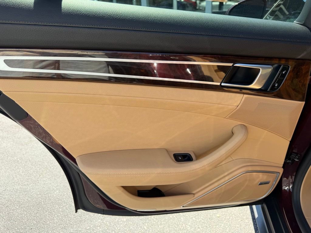 Used 2018 Porsche Panamera image 32