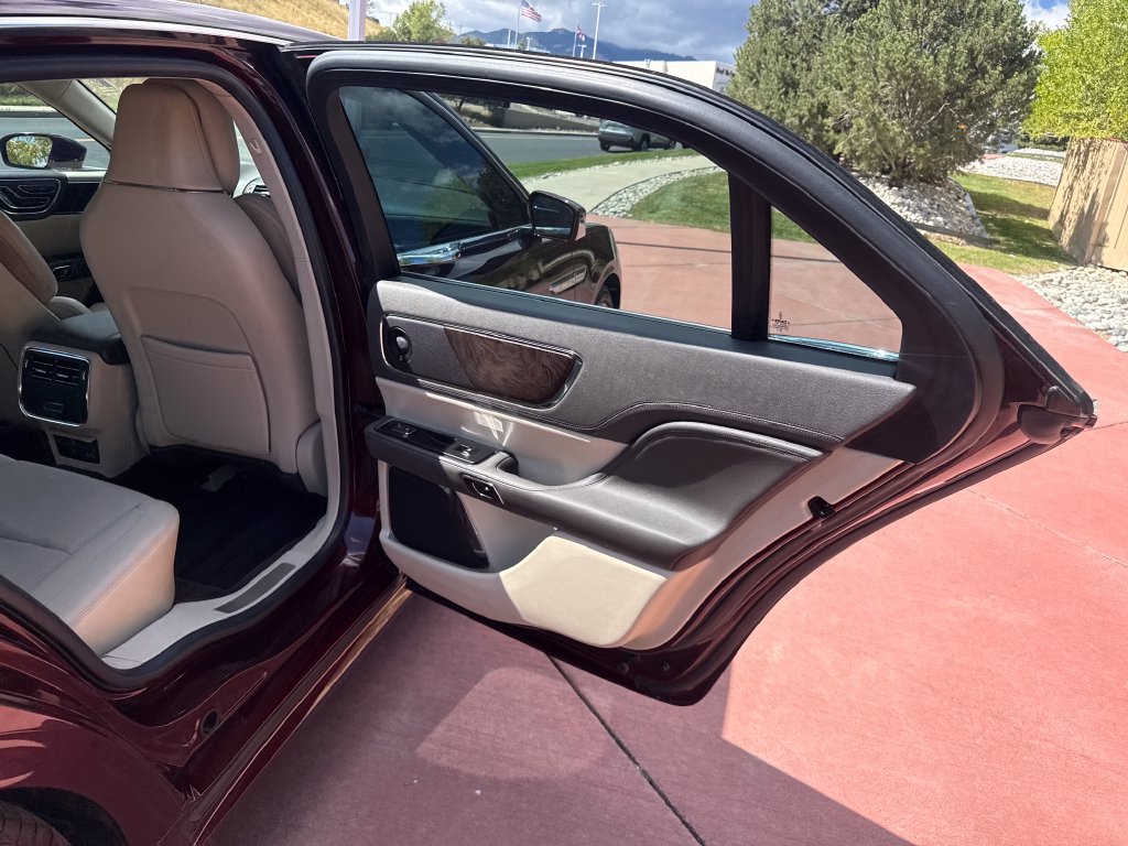 Used 2017 Lincoln Continental Select w/ Climate Package AWD/4WD image 23