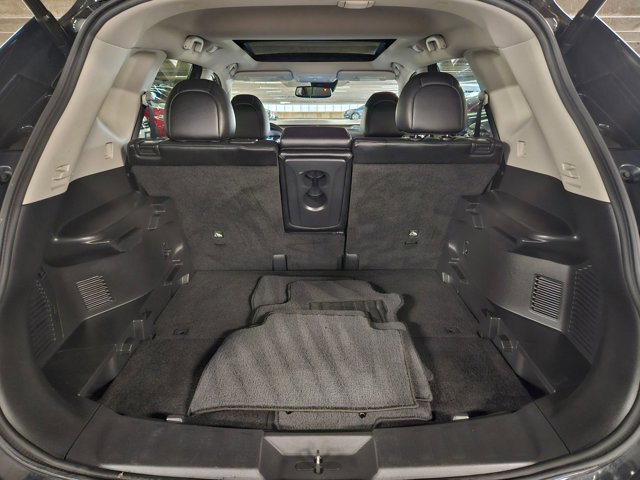 Used 2017 Nissan Rogue SL w/ SL Premium Package FWD image 6