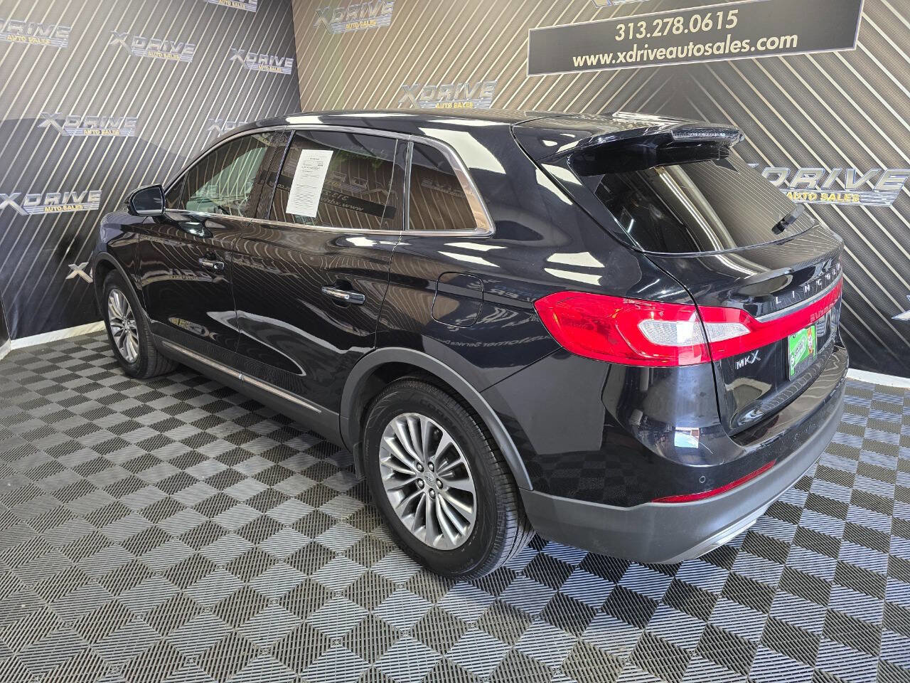Used 2016 Lincoln MKX Select w/ Select Plus Package image 9