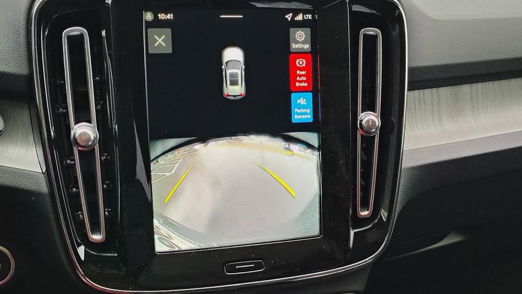 New 2026 Volvo XC40 B5 Core w/ Climate Package image 19